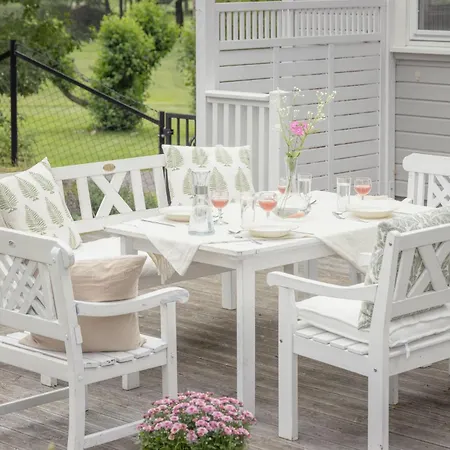 Sunny Paradise By The Sea *